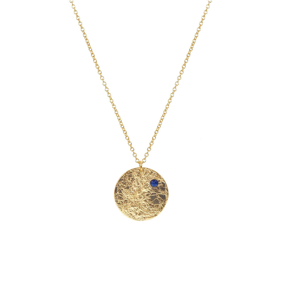 sautoir médaille froissée doré avec pierre lapis lazuli bleu